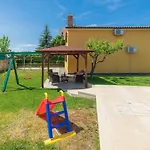 Nikolina By Interhome Vikendica *