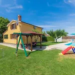 Nikolina By Interhome Vikendica *