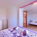 Vikendica Nikolina By Interhome